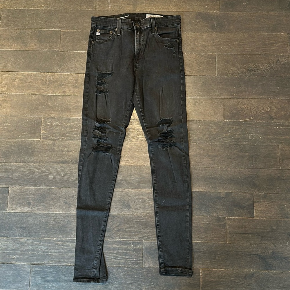AG Jeans The Farrah Skinny in Size 28